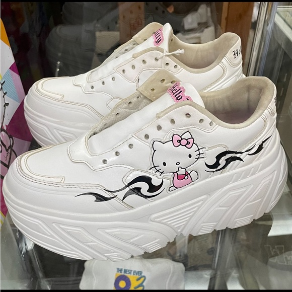 Size 6 Hello Kitty Platform Sneakers - Picture 4 of 4